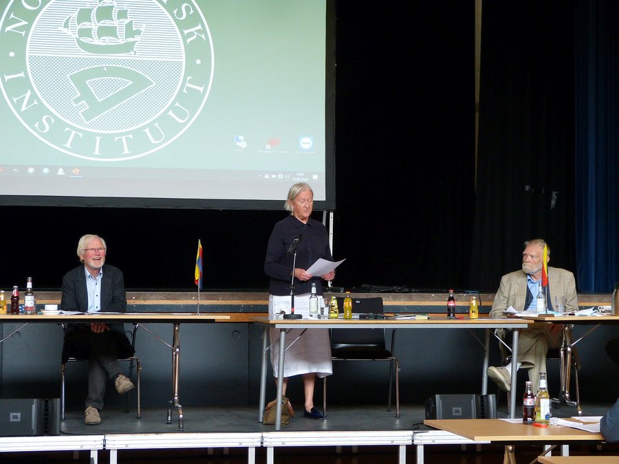 Bericht der Vorsitzenden Inken Völpel-Krohn. Links Hans-Meinert Redlin, rechts Ernst-August Petersen